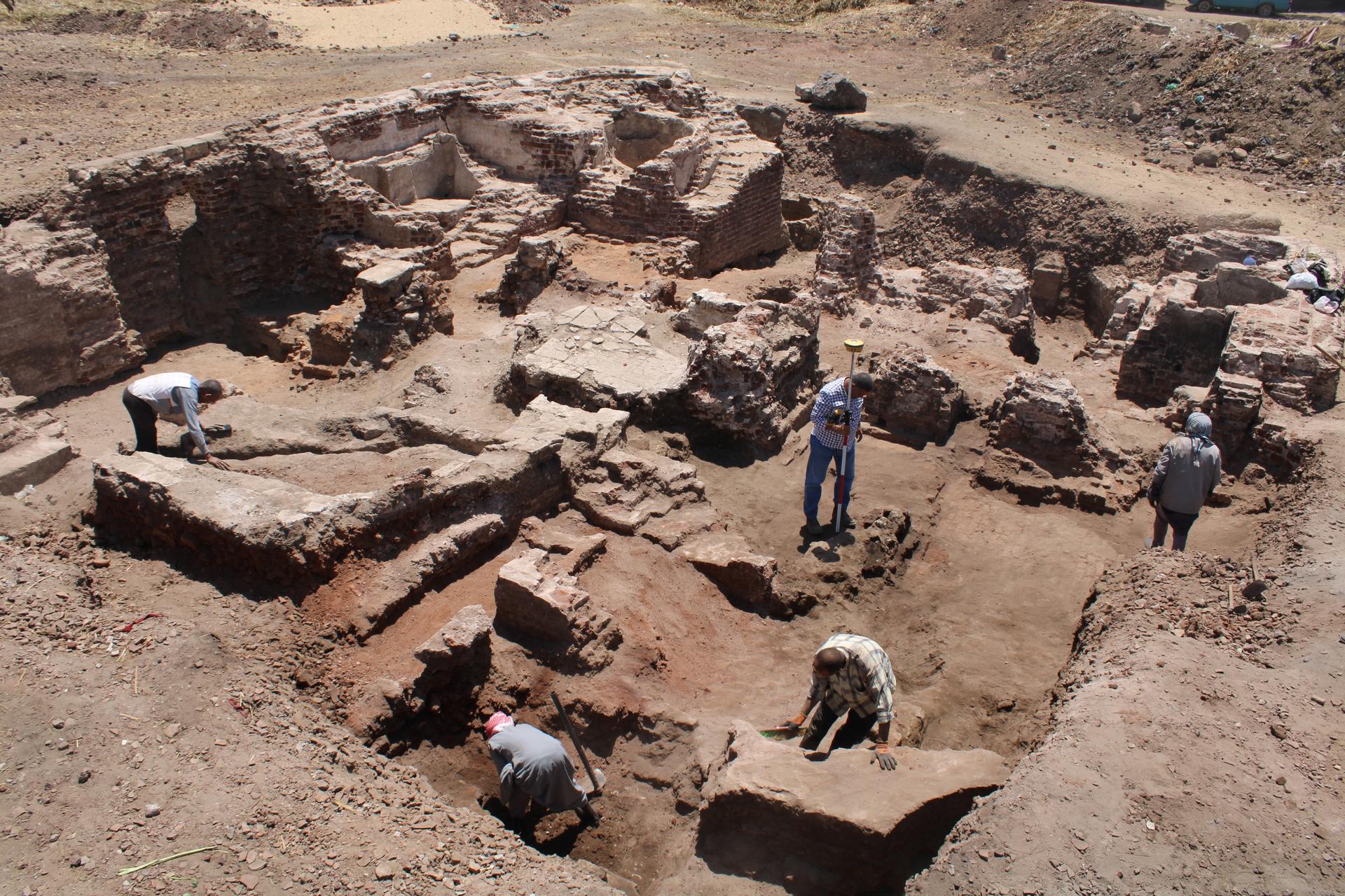 Abdel Kader_Excavation of a Roman Public Bath at Hermopolis Magna_surveying architecture